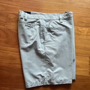 Oakley mens golf shorts -like new